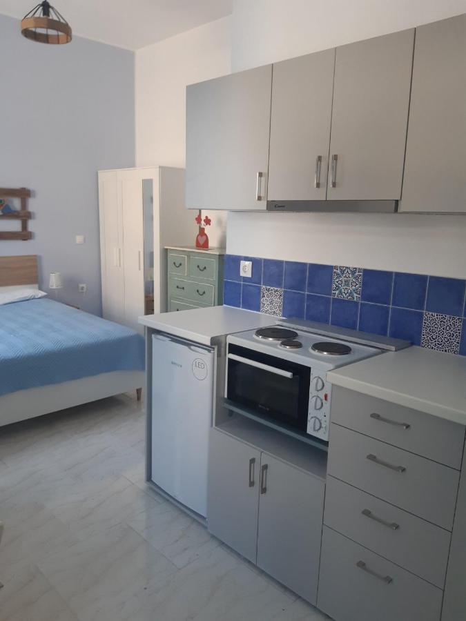 Almira Studios And Apartments Agia Marina  Exteriör bild